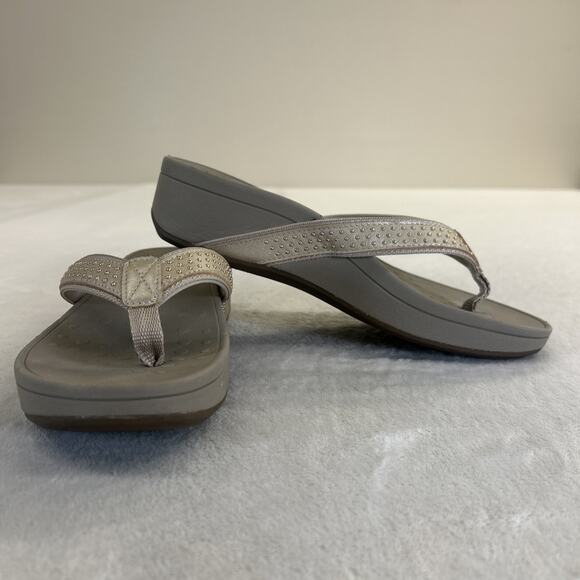 Vionic Women 8 Beige Gold Kehoe Thong Sandal Studded Leather Platform Comfort - Picture 1 of 13